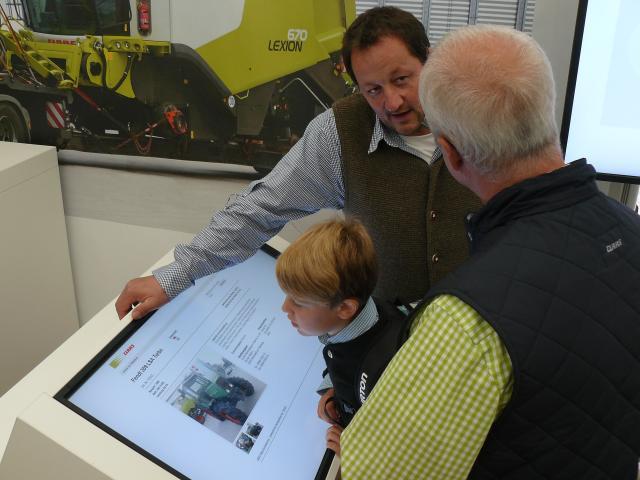 CLAAS_used_equipment_presentation_screen